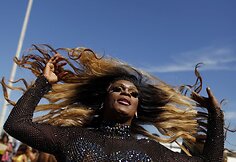 Spalvingo homoseksualų parado akimirkos