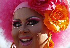 Spalvingo homoseksualų parado akimirkos