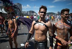 Spalvingo homoseksualų parado akimirkos