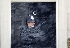 Didžiojoje Britanijoje gausus sniegas sutrikdė gyvenimą
