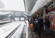 Didžiojoje Britanijoje gausus sniegas sutrikdė gyvenimą