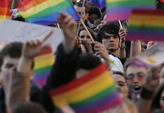 Paryžiaus gatvėmis žygiavo homoseksualų santuokų rėmėjai