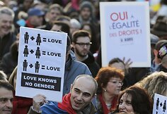 Paryžiaus gatvėmis žygiavo homoseksualų santuokų rėmėjai