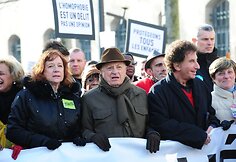 Paryžiaus gatvėmis žygiavo homoseksualų santuokų rėmėjai