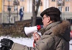 Rusakalbiai klaipėdiečiai piktinosi ketinimais uždaryti A.Rubliovo mokyklą bei teigė sieksiantys išsaugoti savo vertybes.