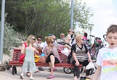 Poilsiautojai mėgaujasi vasariška kaitra