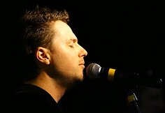 Atlikėjas E.Lubys ištikimiausiems savo muzikos gerbėjams dovanojo jaukų koncertą ir pristatė naujausius kūrinius.