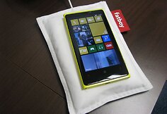 &bdquo;Lumia 920&ldquo; ant belaidžio krovimo &bdquo;pagalvėlės&ldquo;