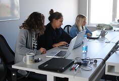 Moterims ir merginoms skirtos programavimo dirbtuvės „Rails Girls“