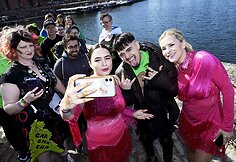 Stilingi &bdquo;Eurovizijos&ldquo; gerbėjai rinkosi į pirmąjį pusfinalį Liverpulyje