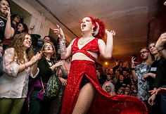&bdquo;Drag&ldquo; festivalio akimirka