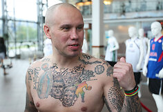 Dvyniai pristatė savo tatuiruotes