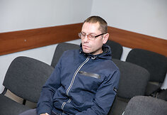 Į teismą atvestas jaunuolio nužudymu sostinėje įtariamas vyras