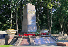 Sovietų karių kapinės ir paminklas