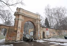 Vartai vir&scaron; Sapiegos gatvės atrodo nesaugiai