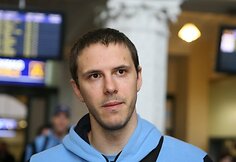 Pirmieji Vilniaus „Lietuvos ryto“ klubo varžovai 2009-2010 metų Eurolygos B grupės varžybose – Stambulo „Efes Pilsen“ krepšininkai – trečiadienį skrydžiu per Vieną (Austrija) nusileido Vilniaus oro uoste.