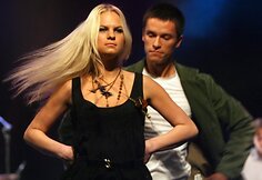 Atlikėja Mia pristatė antrąjį savo albumą "Stiklo namai"