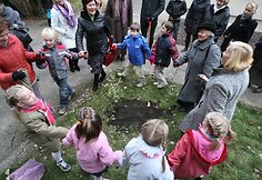 Vaikų globos namų auklėtiniai klausėsi paskaitos apie atsakingą kasdienių prekių vartojimą, ekologiją bei bendravo su projekto „Lietuvos perlai“ dalyvėmis.