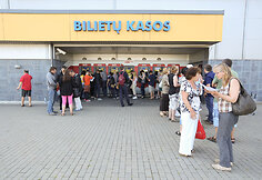 Prie bilietų kasų