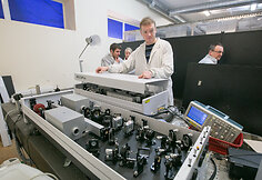 Eksplos lazerių gamykloje