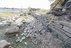 Vilniaus lenkų skautai ardo tvorą iš antkapių