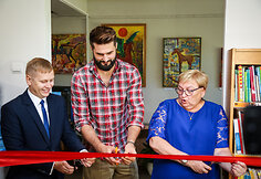 Linas Kleiza (centre)