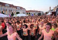 Naktinis &bdquo;Nike&ldquo; moterų bėgimas