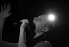 Sasha Song koncerto akimirka