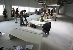 Menininkai savo kūryba ant suoliukų ragins žmones prisėdus susimąstyti apie ekologiją