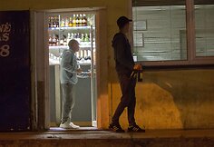 Rugsėjo 1-ąją į Vilniaus Panerių naktinį barą plūdo lankytojai nusipirkti alkoholio