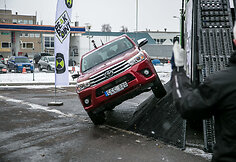 Metų automobilio 2017 visureigių bandymai