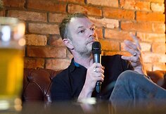 "VICE" žurnalistas Max Daly 
