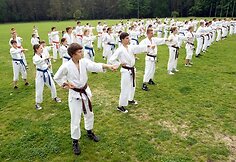 Šeštadieniais į Vingio parką kviečiami visi, norintys išmėginti bėgimą, jogą, karate, riedučius ar tiesiog pasivaikščioti.