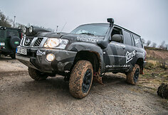 Su senu "Nissan Patrol" į Afrikos dykumas