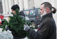 Katedros aik&scaron;tėje stovės dirbtinė eglė
