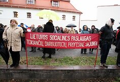 Pedagogai mitingą surengė piktindamiesi mažėjančiu finansavimu