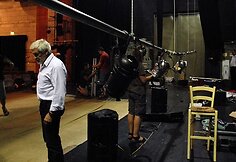 Tvarkymasis po spektaklio Beer Sevoje. Priekyje &ndash; teatro vadovas J.Vaitkus. 