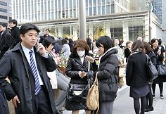 Tragedijos sukrėsti Japonijos gyventojai