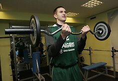 Tadas Klimavičius plušo treniruočių salėje
