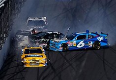 Avarijos &bdquo;Nascar&ldquo; lenktynių &bdquo;Daytona&ldquo; trasoje metu