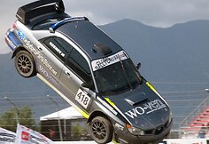 Rali-kroso lenktynėse – įspūdingas „Subaru“ šuolis