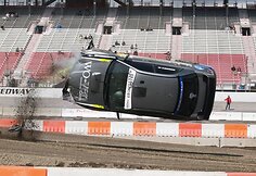 Rali-kroso lenktynėse – įspūdingas „Subaru“ šuolis