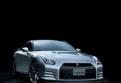 &bdquo;Nissan GT-R&ldquo; atnaujintas 2013-iesiems