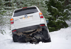 &bdquo;Subaru Forester&ldquo; bandymai sniego nuklotoje Suomijoje