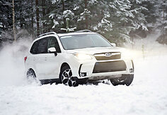 &bdquo;Subaru Forester&ldquo; bandymai sniego nuklotoje Suomijoje