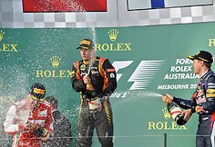 Kimi Raikkonenas maudosi &scaron;ampano pursluose