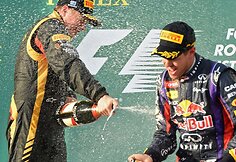 Kimi Raikkonenas maudosi &scaron;ampano pursluose