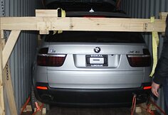 Klaipėdoje muitininkai aptiko vogtą automobilį &bdquo;BMW X5&ldquo;.