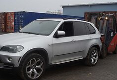 Klaipėdoje muitininkai aptiko vogtą automobilį &bdquo;BMW X5&ldquo;.