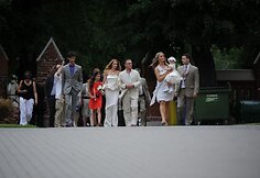 Į bažnyčią atvyko A.irD.Bosai su dukrele ir krikštatėviais.